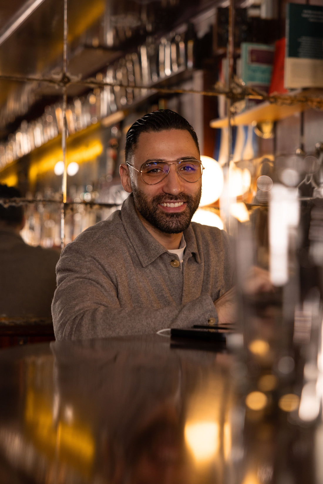 The Psychology of Upselling and How Great Bartenders Increase Bar Revenue Naturally