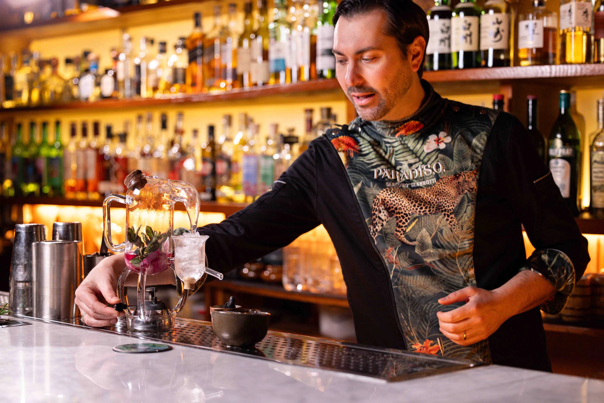 Shake, Dazzle & Roll: An Introduction To Flair Bartending